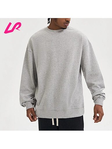 Elevate your casual style with our solid color sweatshirt. Perfect for everyday wear, this sweatshirt combines comfort and sophistication effortlessly.